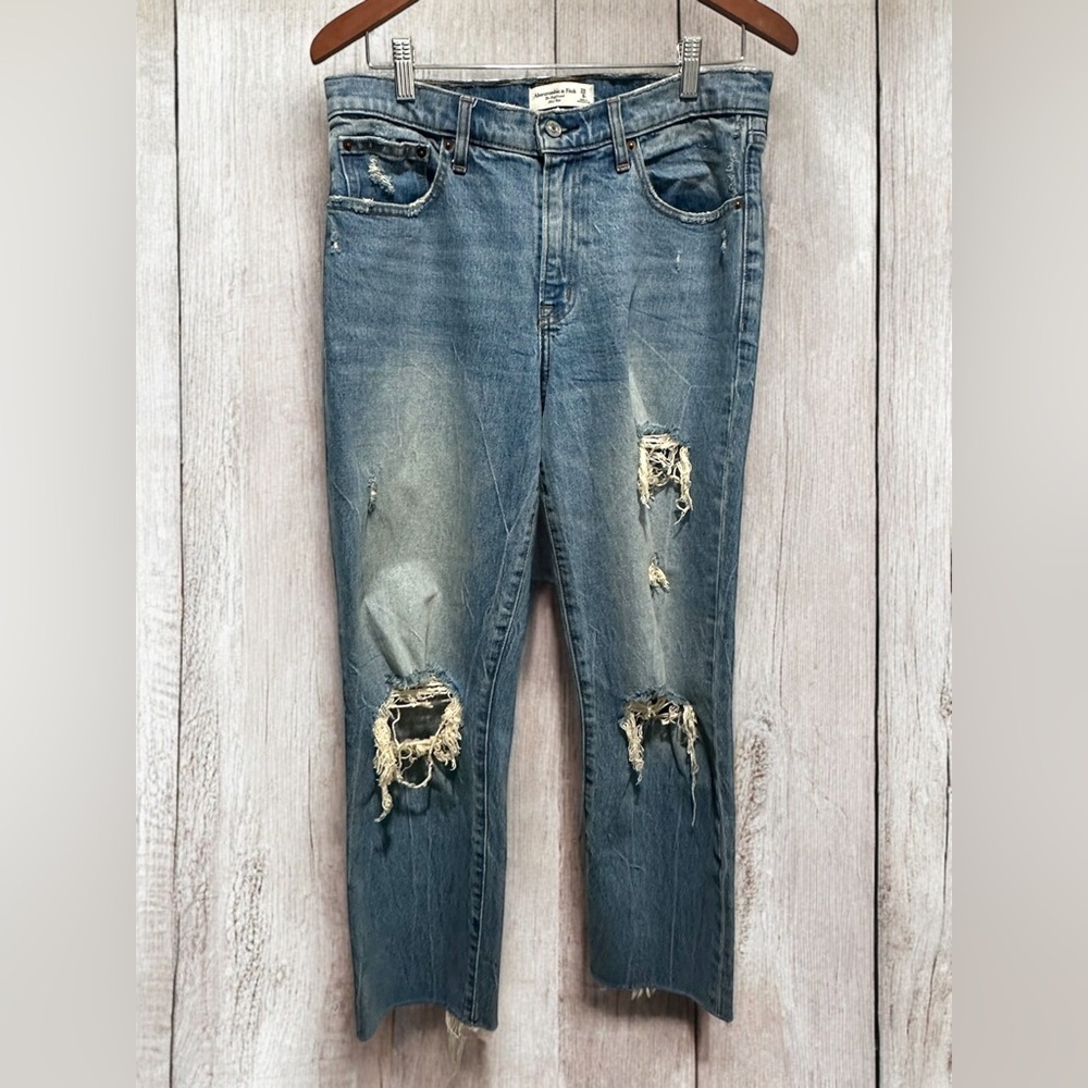Abercrombie and Fitch Boyfriend Midrise Raw Hem Jeans Distressed Size 8R EUC